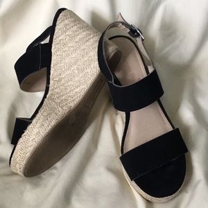 🦋 BLACK WEDGE SANDALS